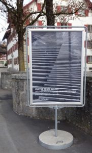 entlang plakat im weltformat dorfzentrum rüti 2021