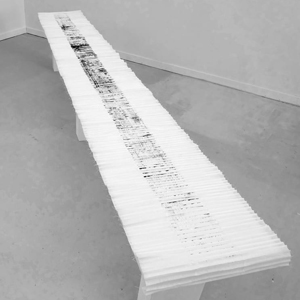 yvonne huggenberger, suenos ligeros, 2026, installation, vlies / nähfaden/ tusche auf holzträger, 34,5 x 254 x 40 cm